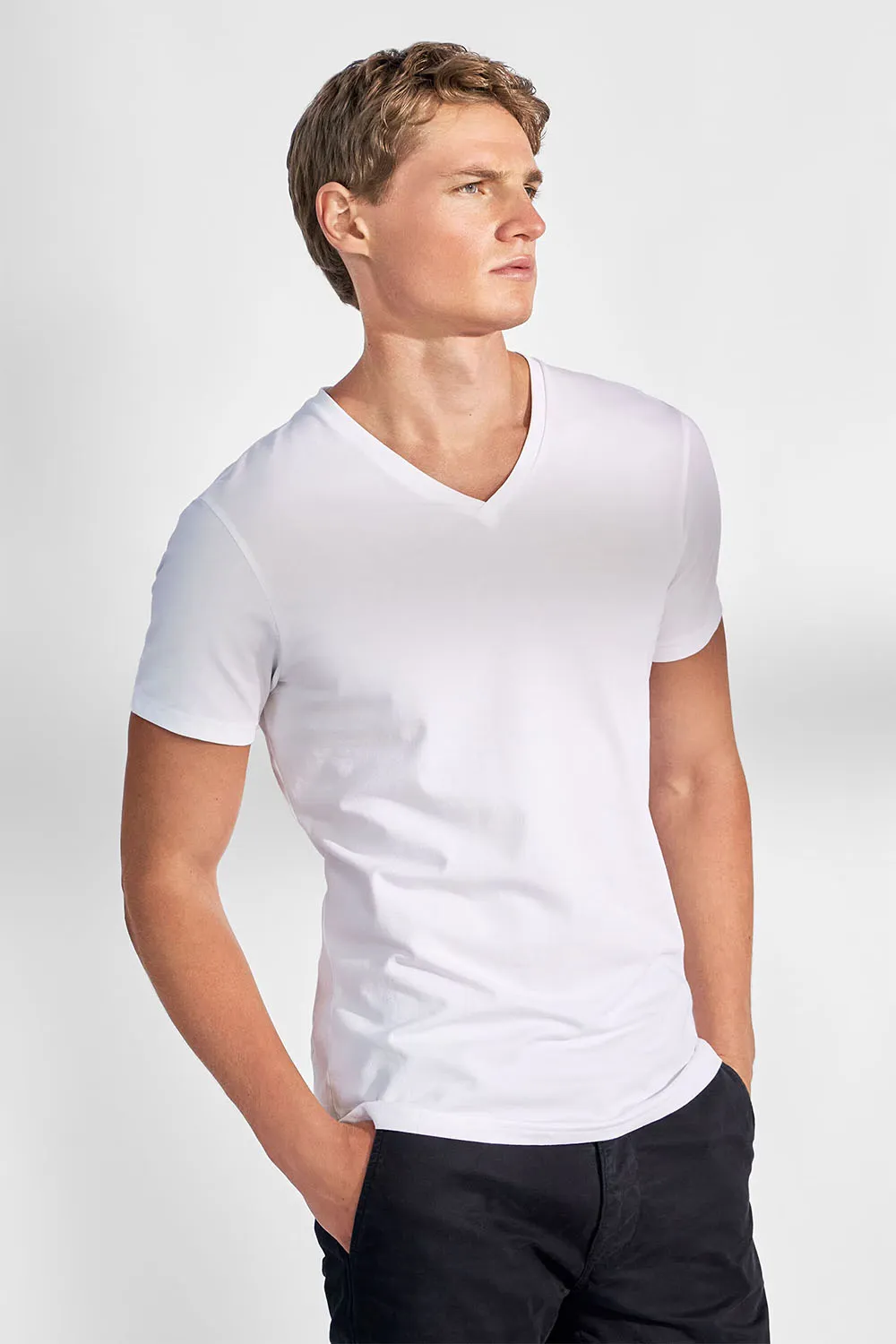 BASIC V-NECK White