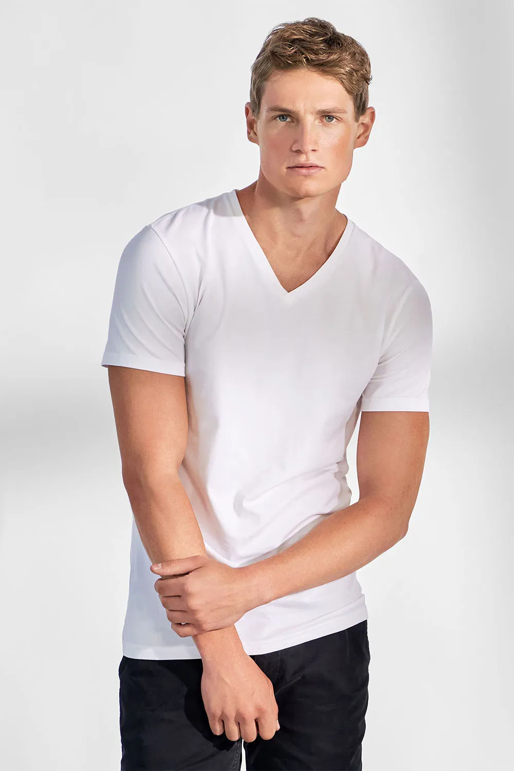 BASIC V-NECK White
