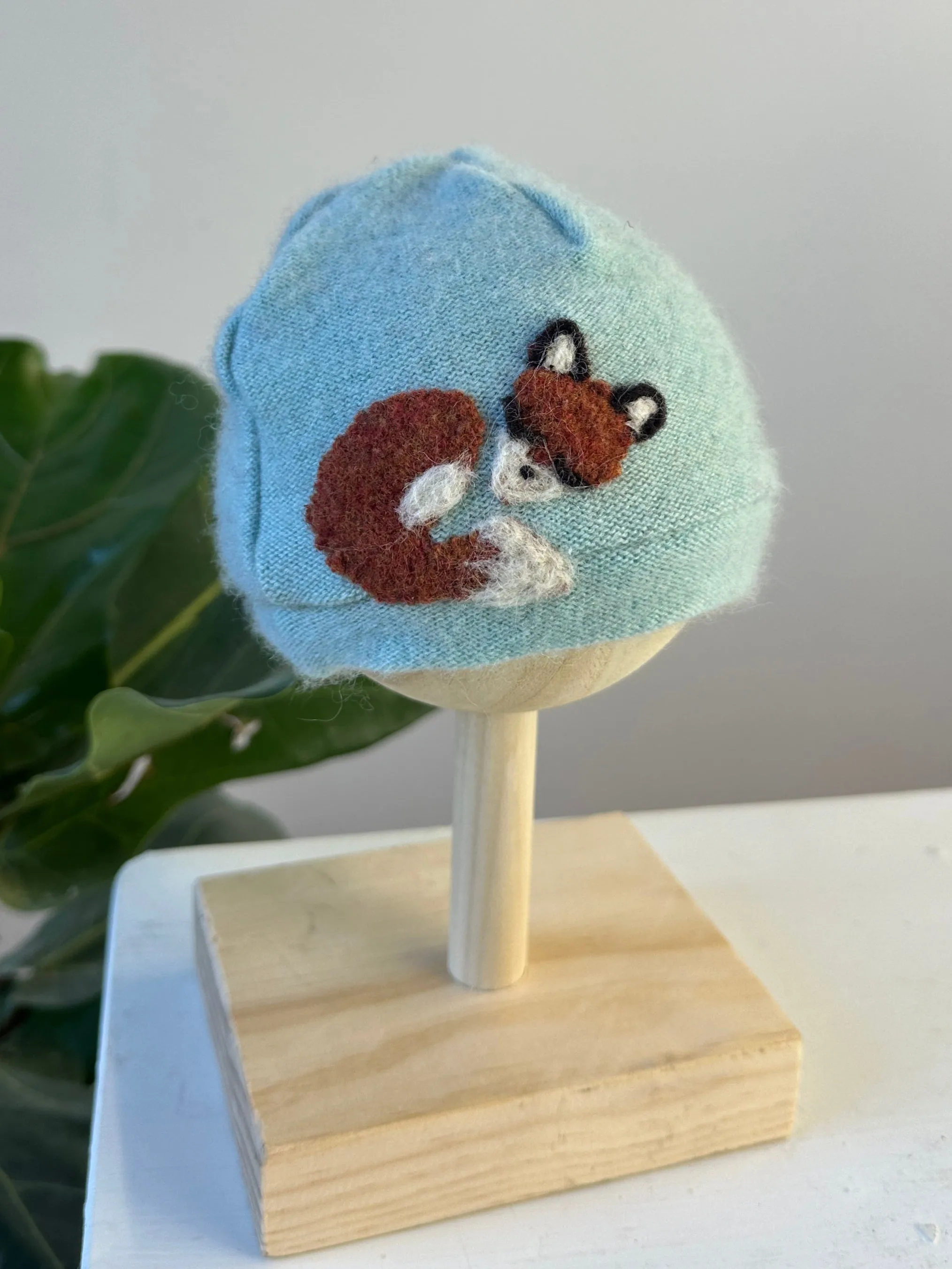 Sleeping Fox Cashmere Hat - Adult/Big Kid
